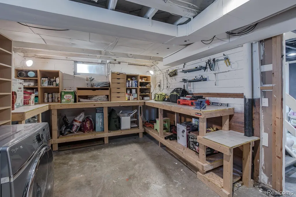 3330 Ellwood Avenue Royal Oak City MI 48073