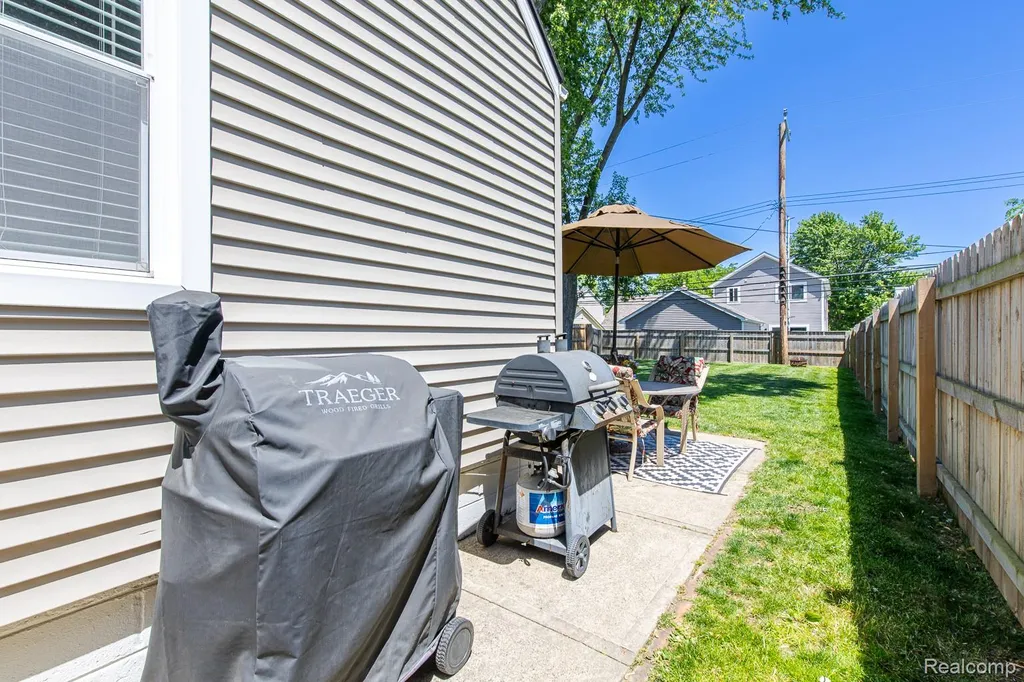 3330 Ellwood Avenue Royal Oak City MI 48073