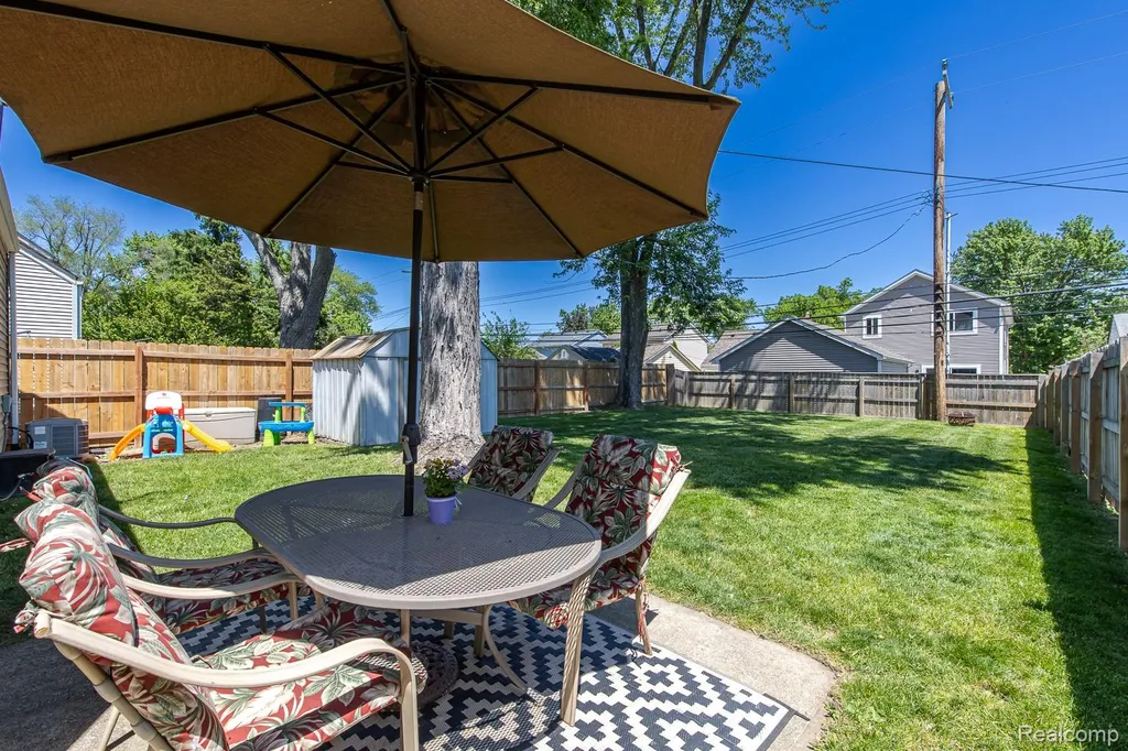 3330 Ellwood Avenue Royal Oak City MI 48073