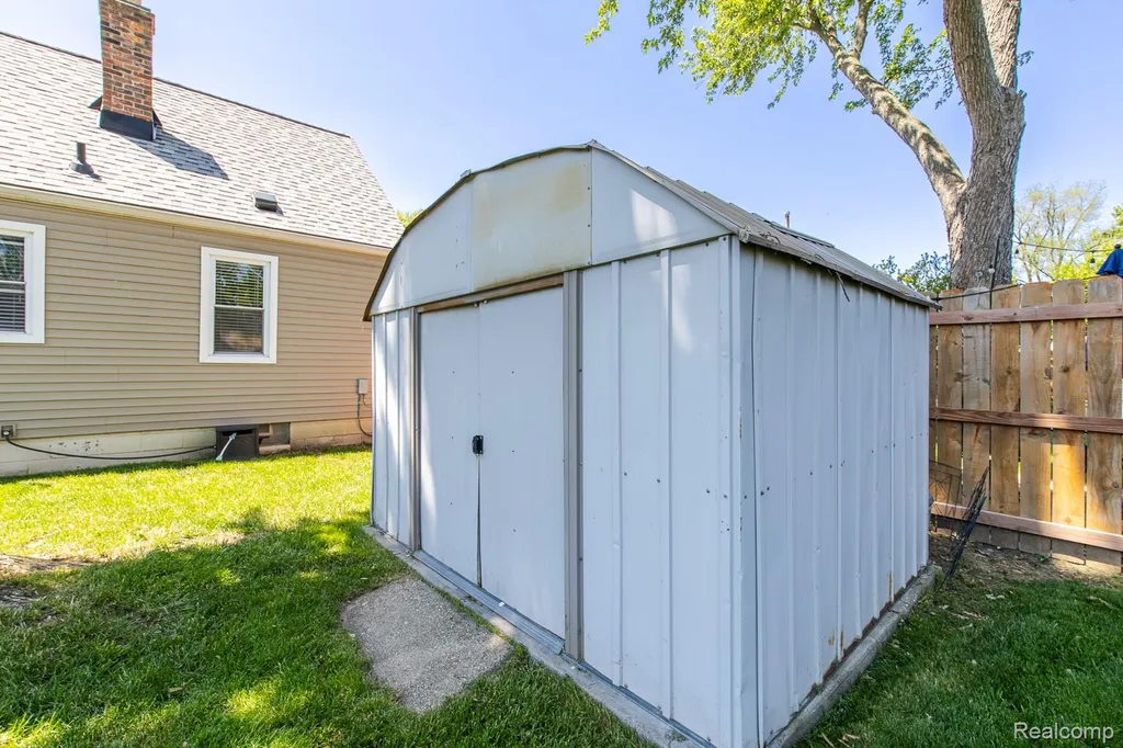 3330 Ellwood Avenue Royal Oak City MI 48073