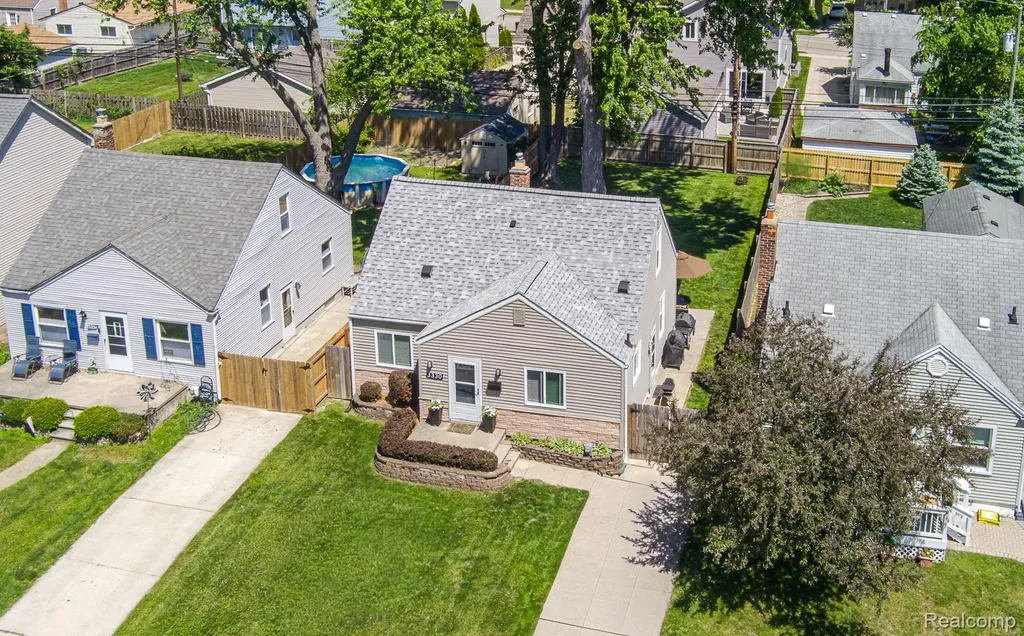 3330 Ellwood Avenue Royal Oak City MI 48073