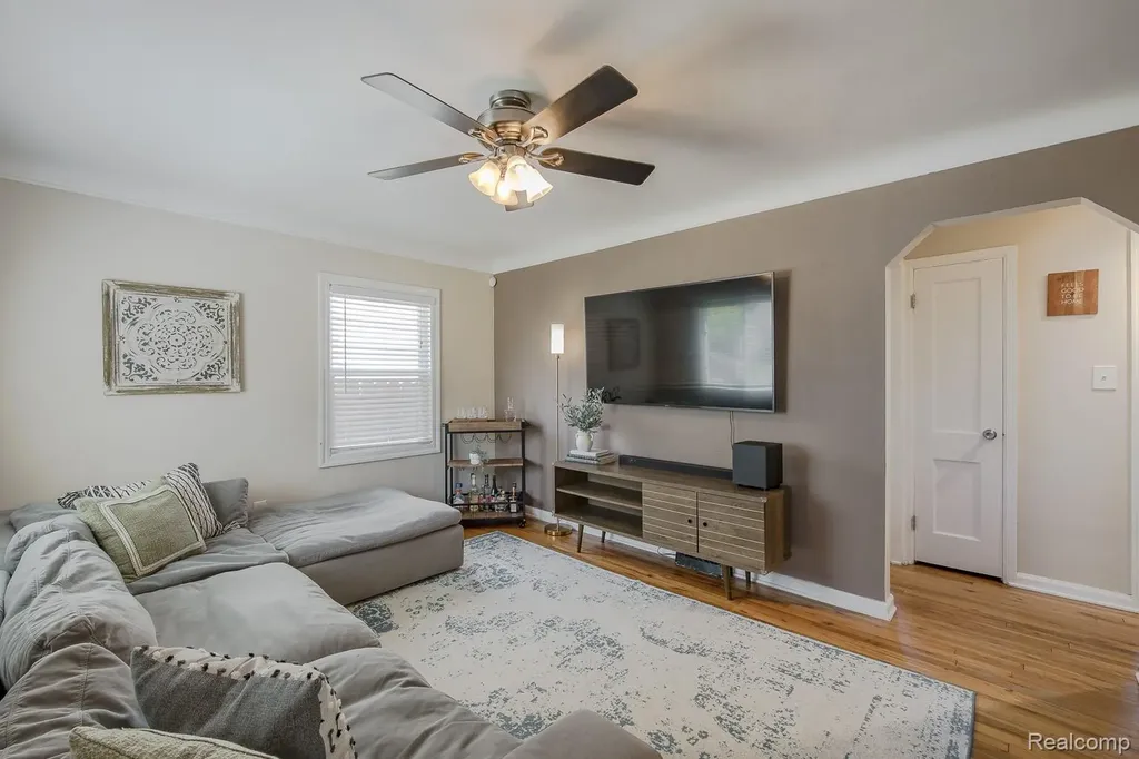 3330 Ellwood Avenue Royal Oak City MI 48073