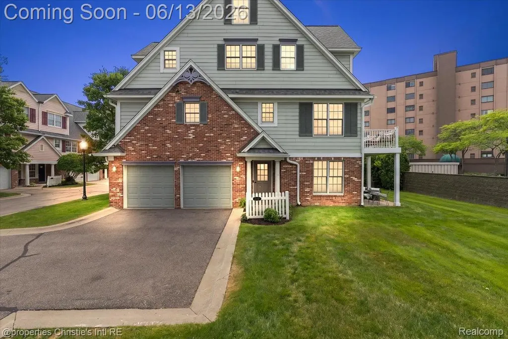 26010 Felicity Landing Harrison Charter Township MI 48045