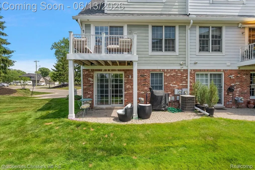 26010 Felicity Landing Harrison Charter Township MI 48045