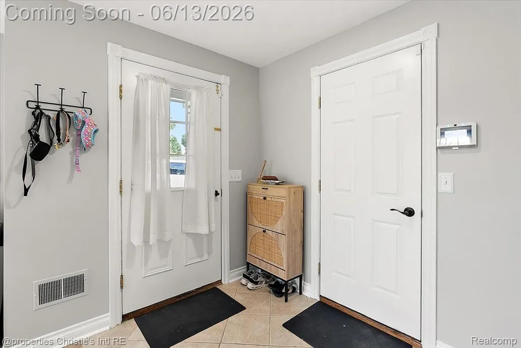 26010 Felicity Landing Harrison Charter Township MI 48045