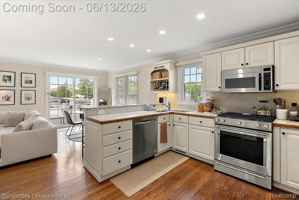 26010 Felicity Landing Harrison Charter Township MI 48045