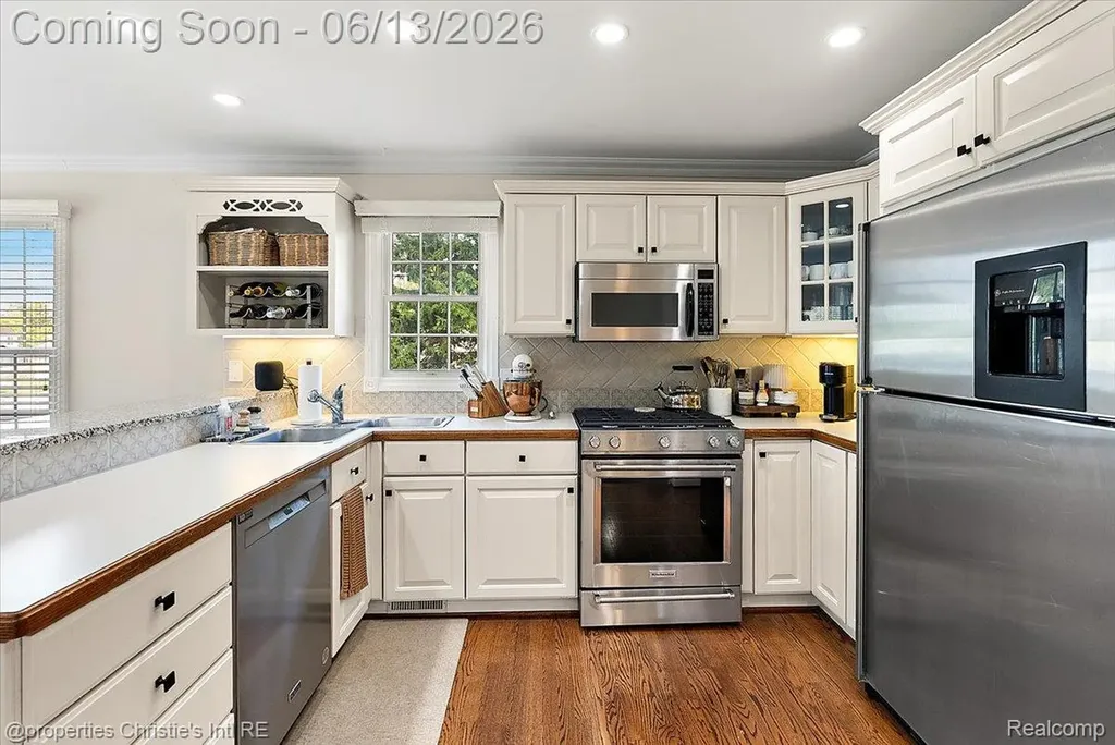 26010 Felicity Landing Harrison Charter Township MI 48045