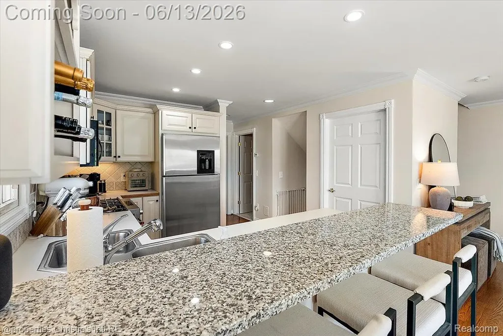 26010 Felicity Landing Harrison Charter Township MI 48045
