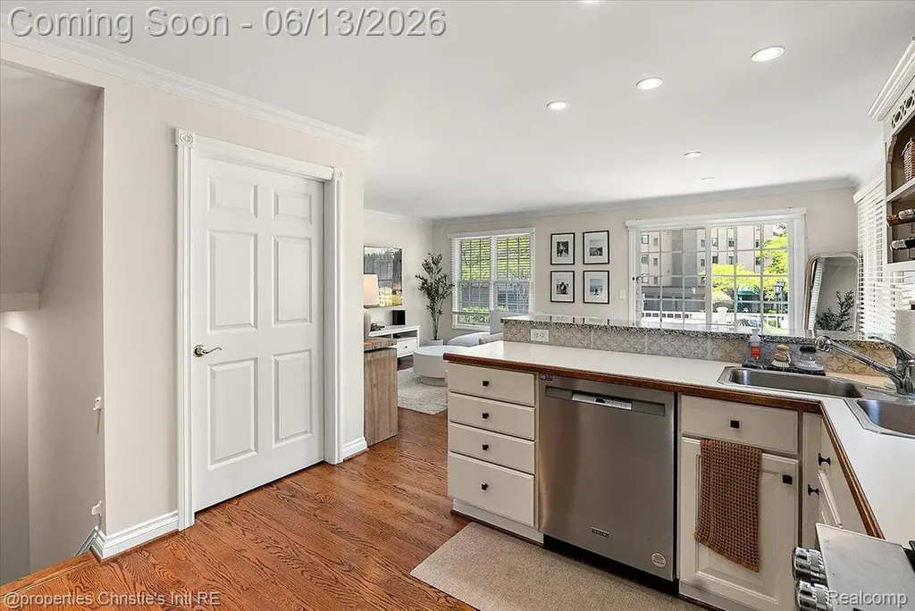 26010 Felicity Landing Harrison Charter Township MI 48045