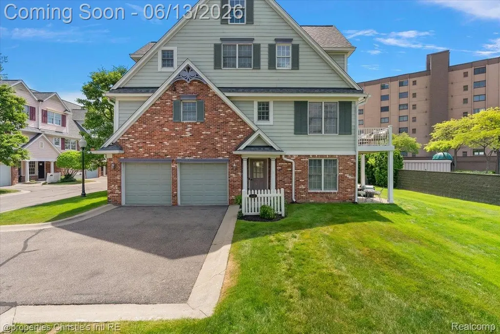 26010 Felicity Landing Harrison Charter Township MI 48045