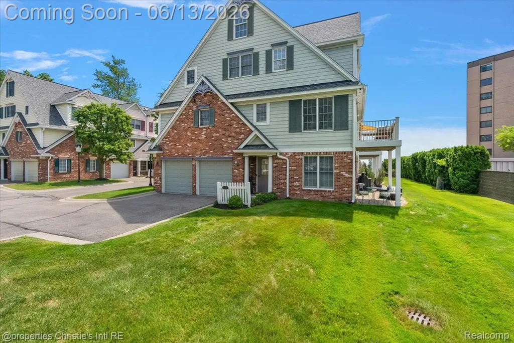 26010 Felicity Landing Harrison Charter Township MI 48045