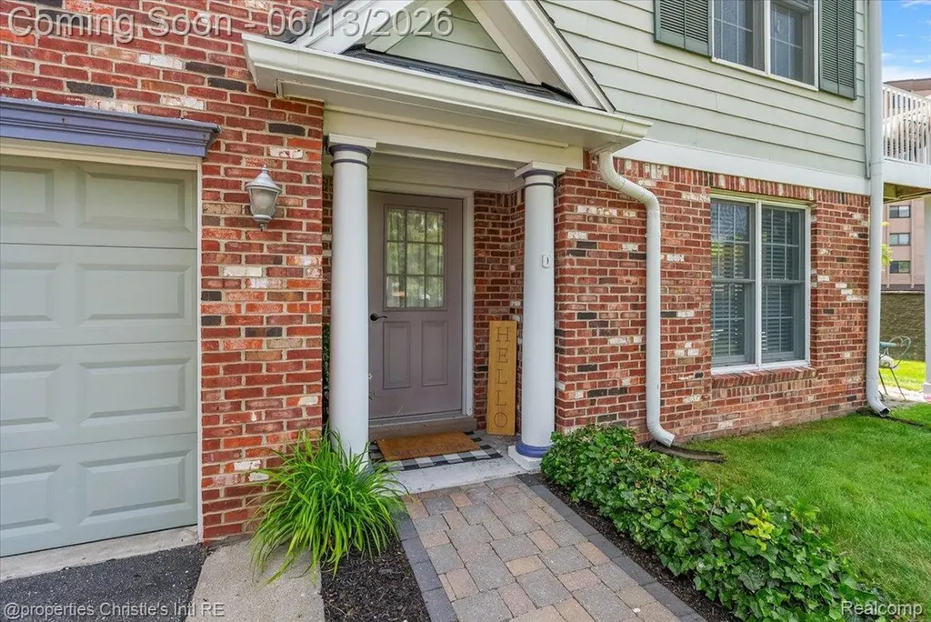 26010 Felicity Landing Harrison Charter Township MI 48045