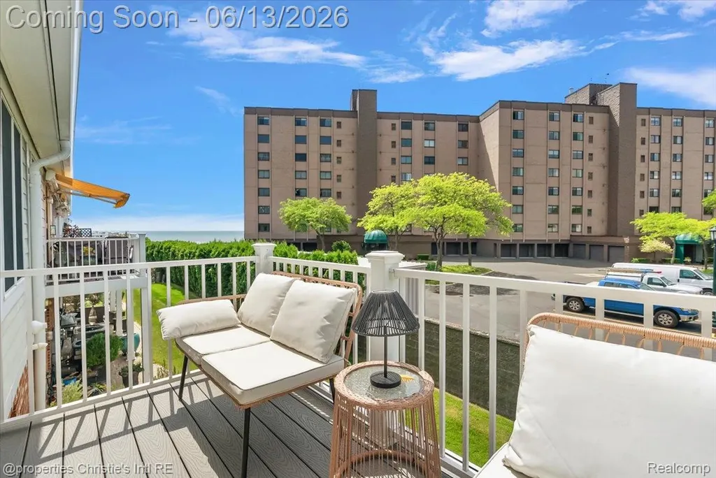26010 Felicity Landing Harrison Charter Township MI 48045