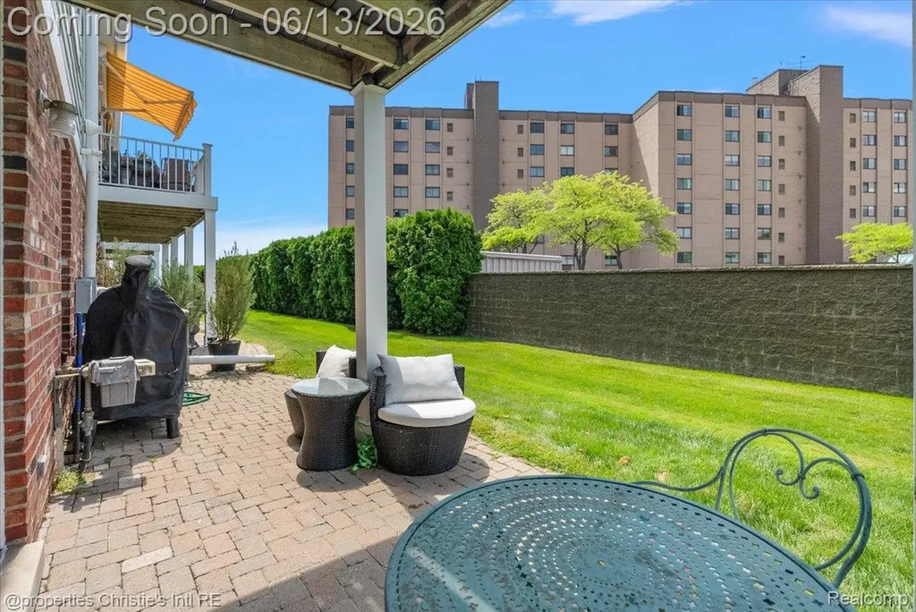 26010 Felicity Landing Harrison Charter Township MI 48045