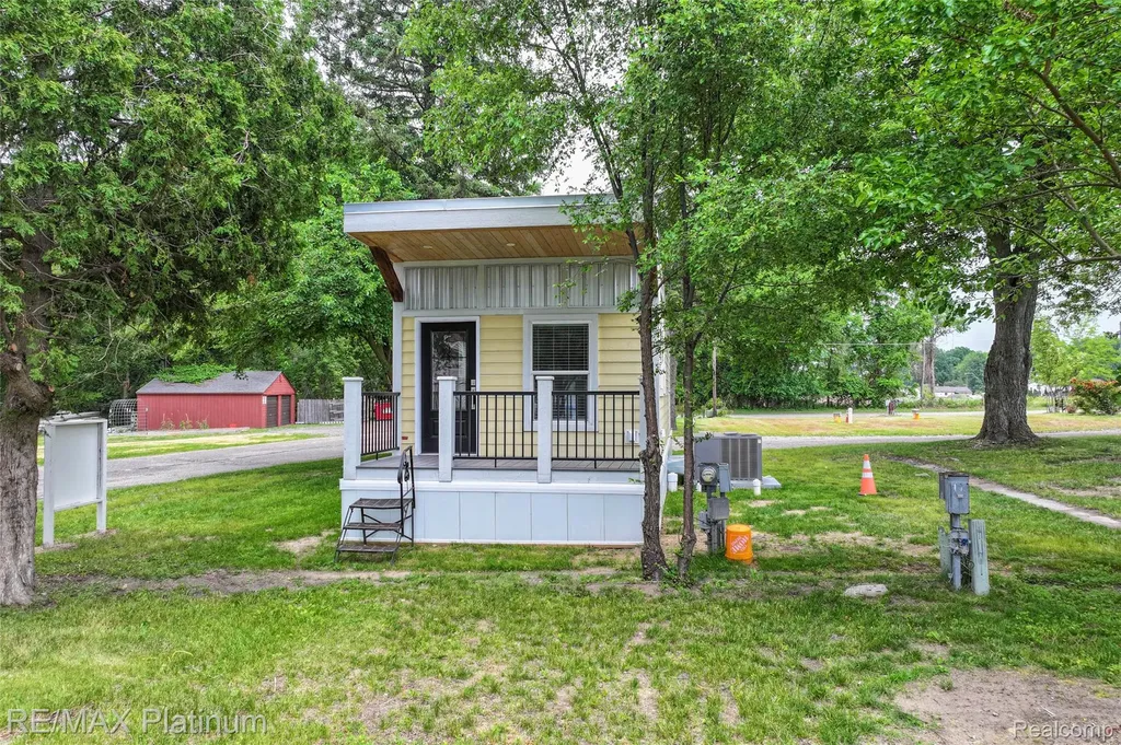 29 Retreat Way Fenton Charter Township MI 48430