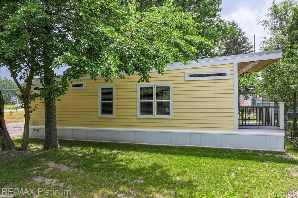 29 Retreat Way Fenton Charter Township MI 48430
