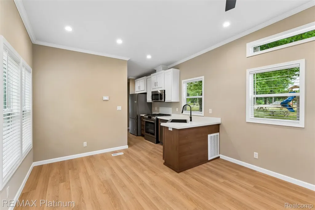29 Retreat Way Fenton Charter Township MI 48430