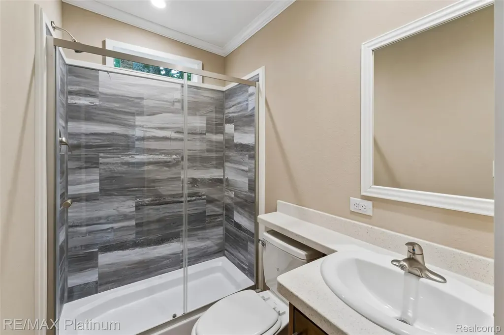 29 Retreat Way Fenton Charter Township MI 48430