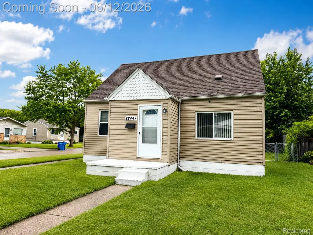 22447 Oaklane Street Warren City MI 48089