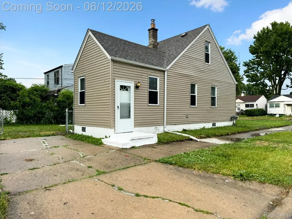 22447 Oaklane Street Warren City MI 48089