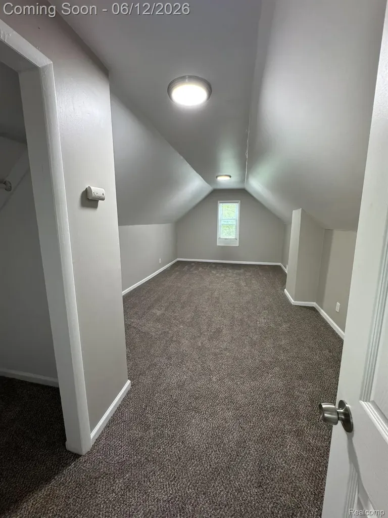 22447 Oaklane Street Warren City MI 48089