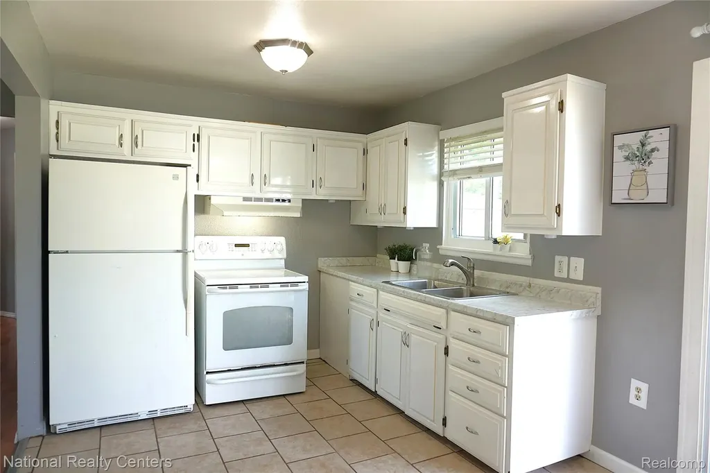 33420 Cherry Hill Road Garden City City MI 48135