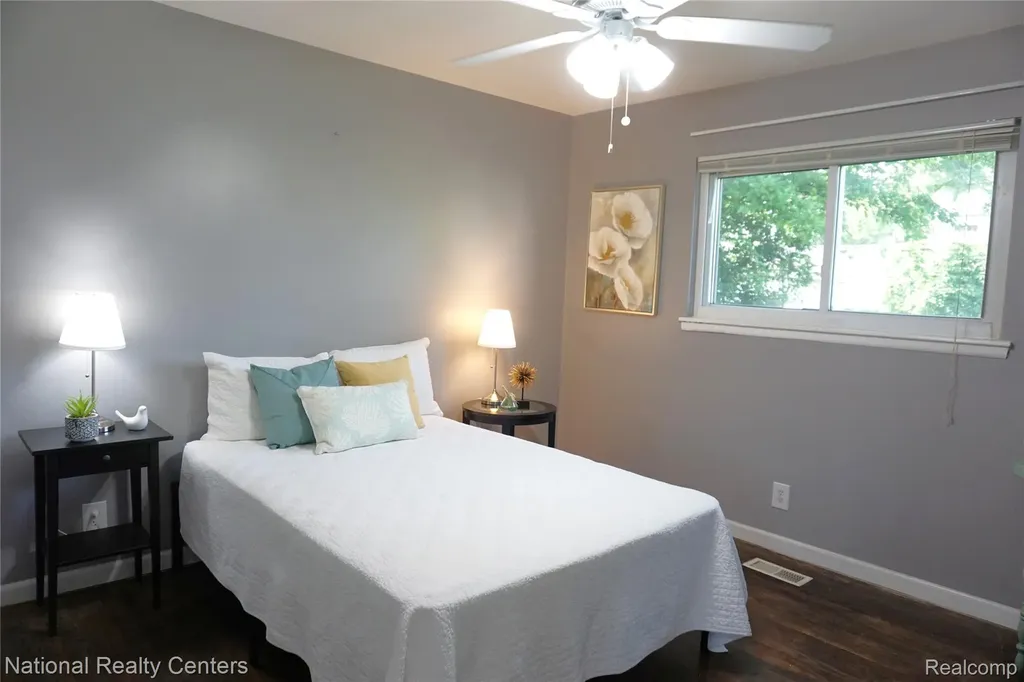 33420 Cherry Hill Road Garden City City MI 48135