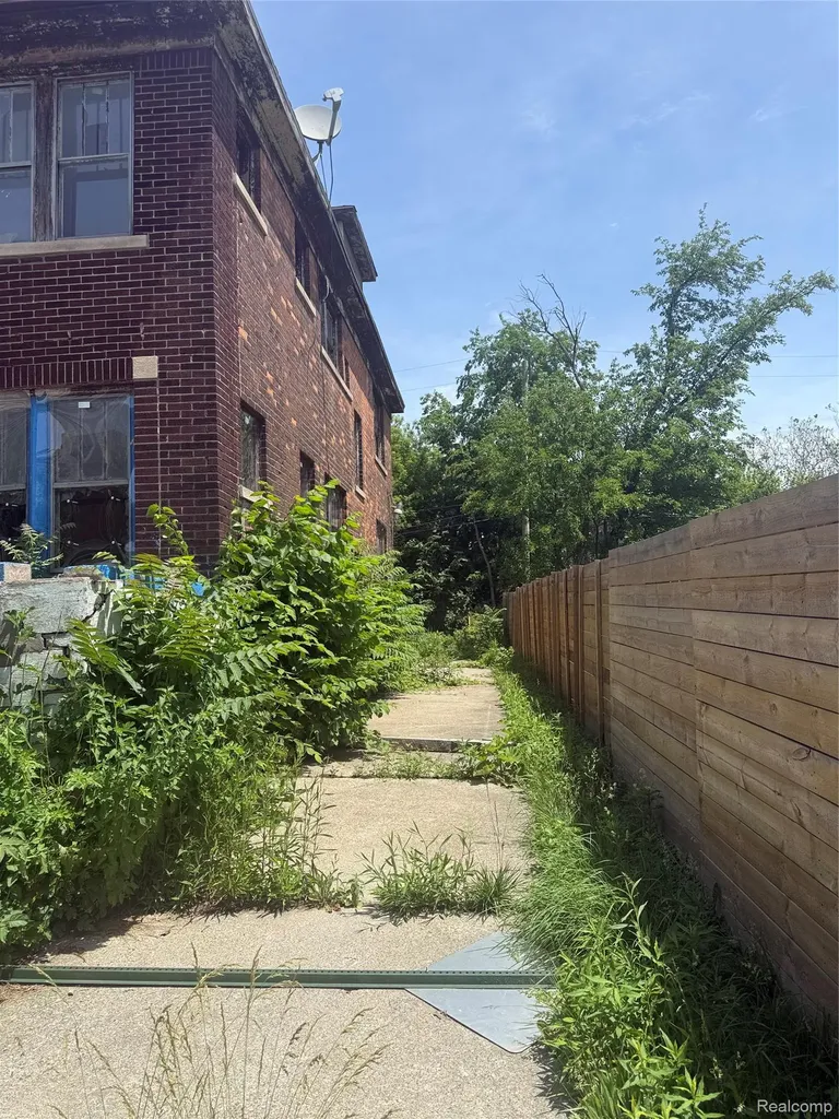 926 Navahoe Street Detroit City MI 48215