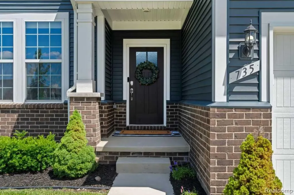 735 Risdon Trail N Saline City MI 48176