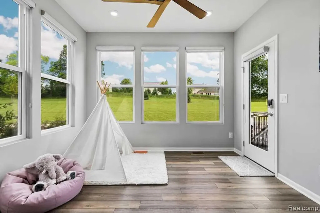 735 Risdon Trail N Saline City MI 48176