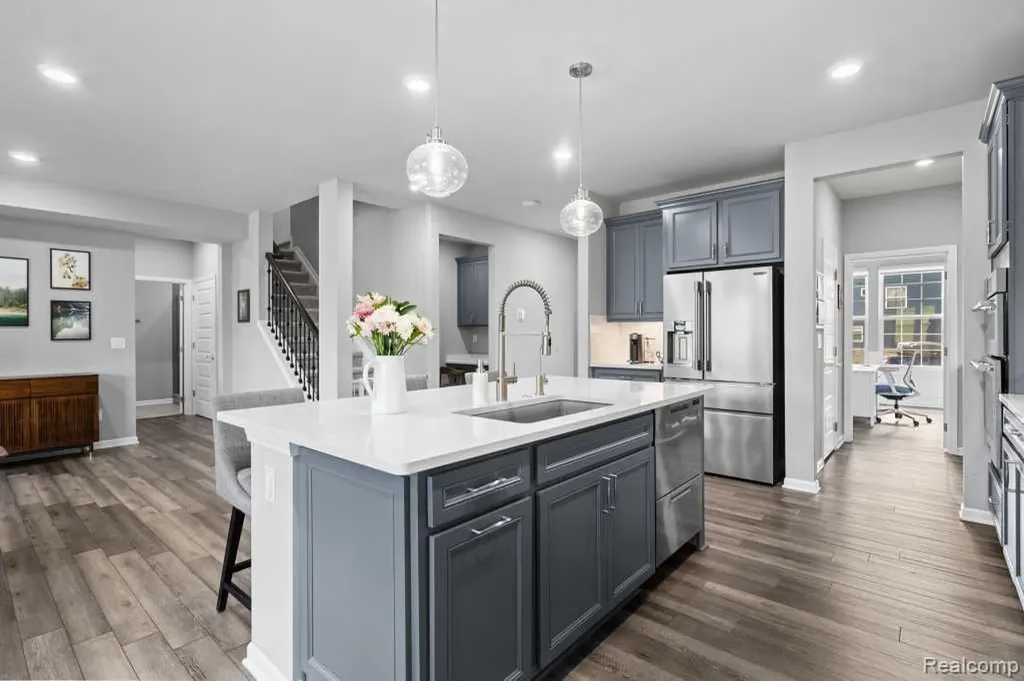735 Risdon Trail N Saline City MI 48176