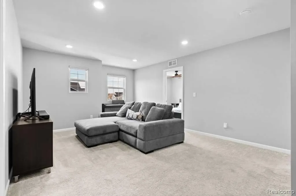 735 Risdon Trail N Saline City MI 48176