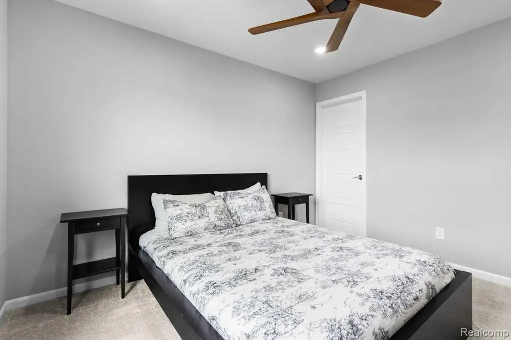 735 Risdon Trail N Saline City MI 48176