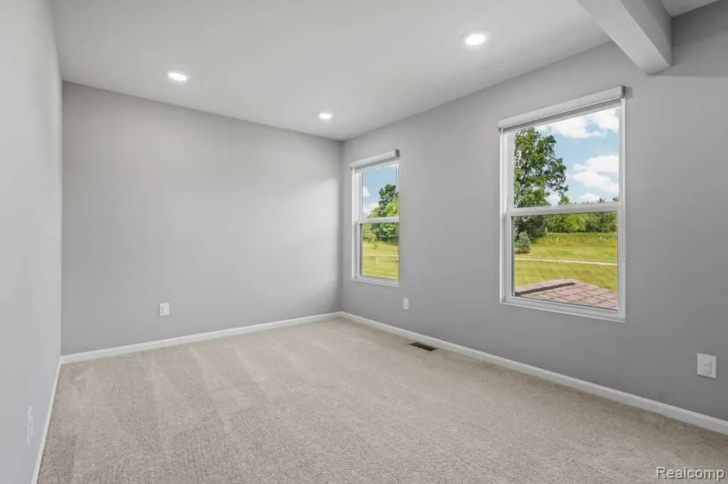 735 Risdon Trail N Saline City MI 48176