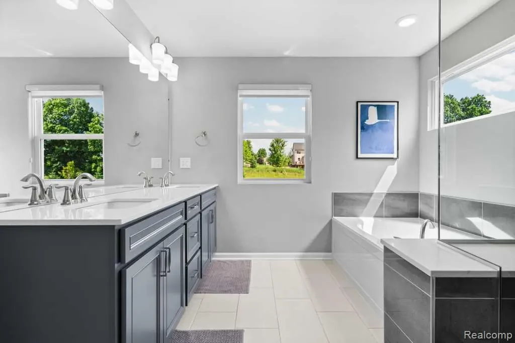 735 Risdon Trail N Saline City MI 48176