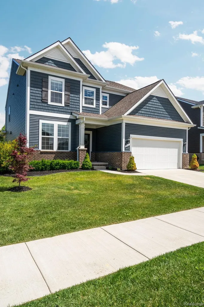 735 Risdon Trail N Saline City MI 48176