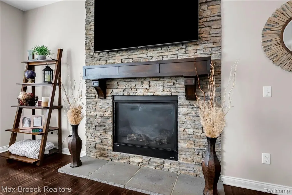 1126 Queensboro Drive Rochester Hills City MI 48307