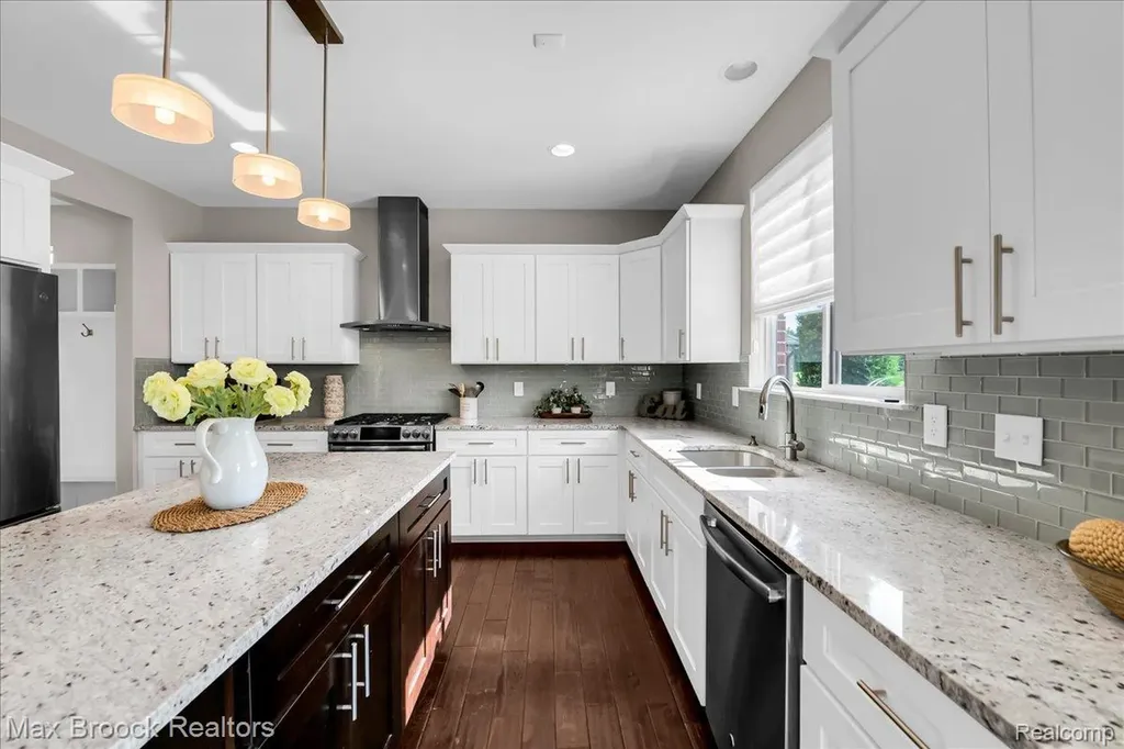 1126 Queensboro Drive Rochester Hills City MI 48307