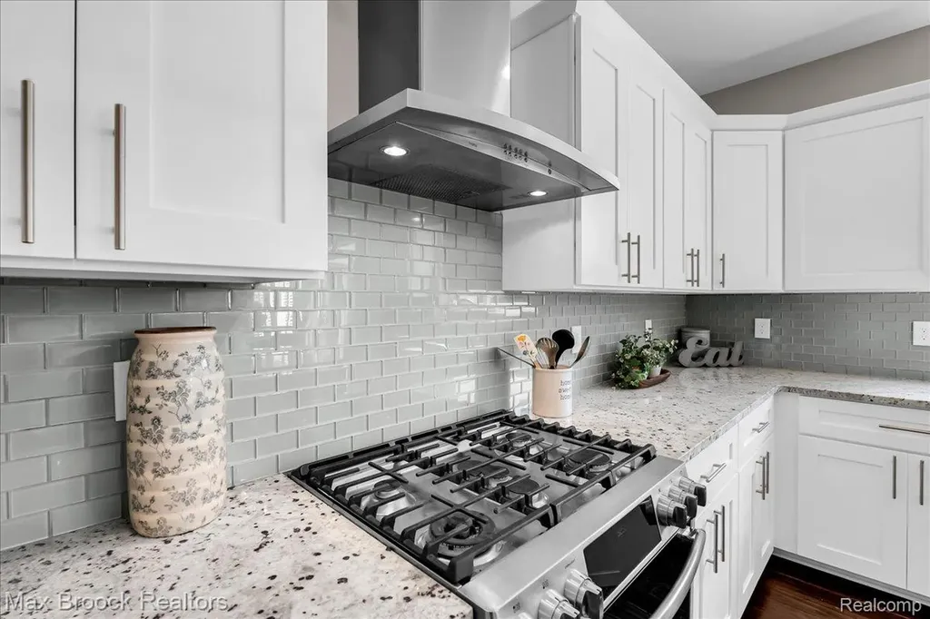 1126 Queensboro Drive Rochester Hills City MI 48307