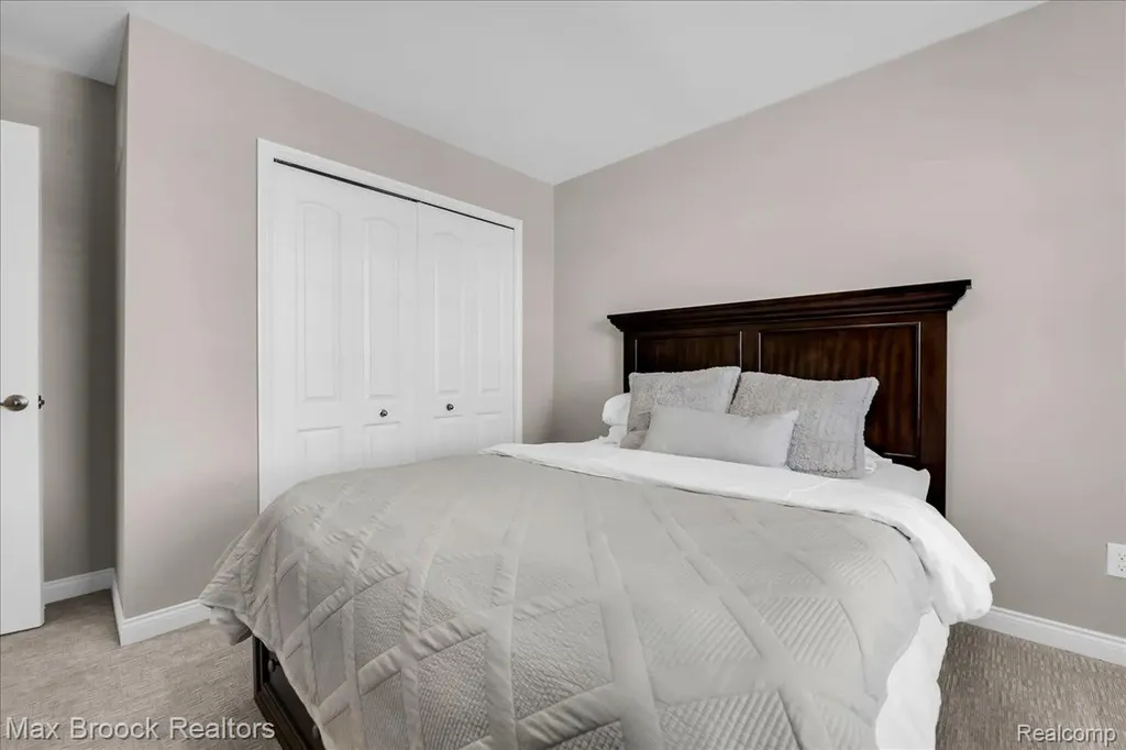1126 Queensboro Drive Rochester Hills City MI 48307