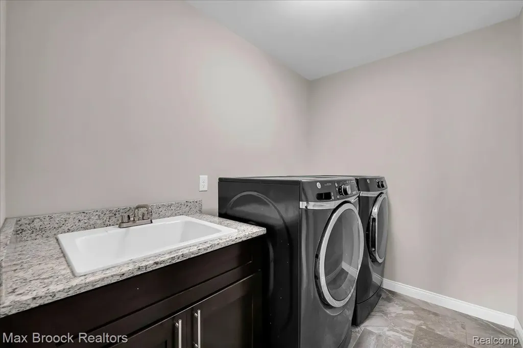 1126 Queensboro Drive Rochester Hills City MI 48307