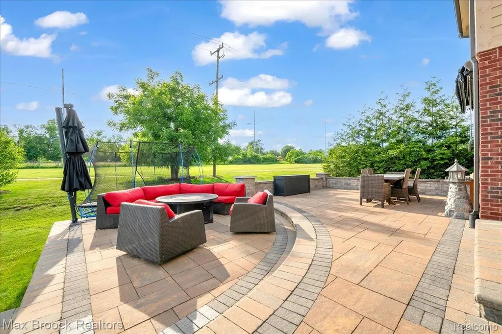 1126 Queensboro Drive Rochester Hills City MI 48307