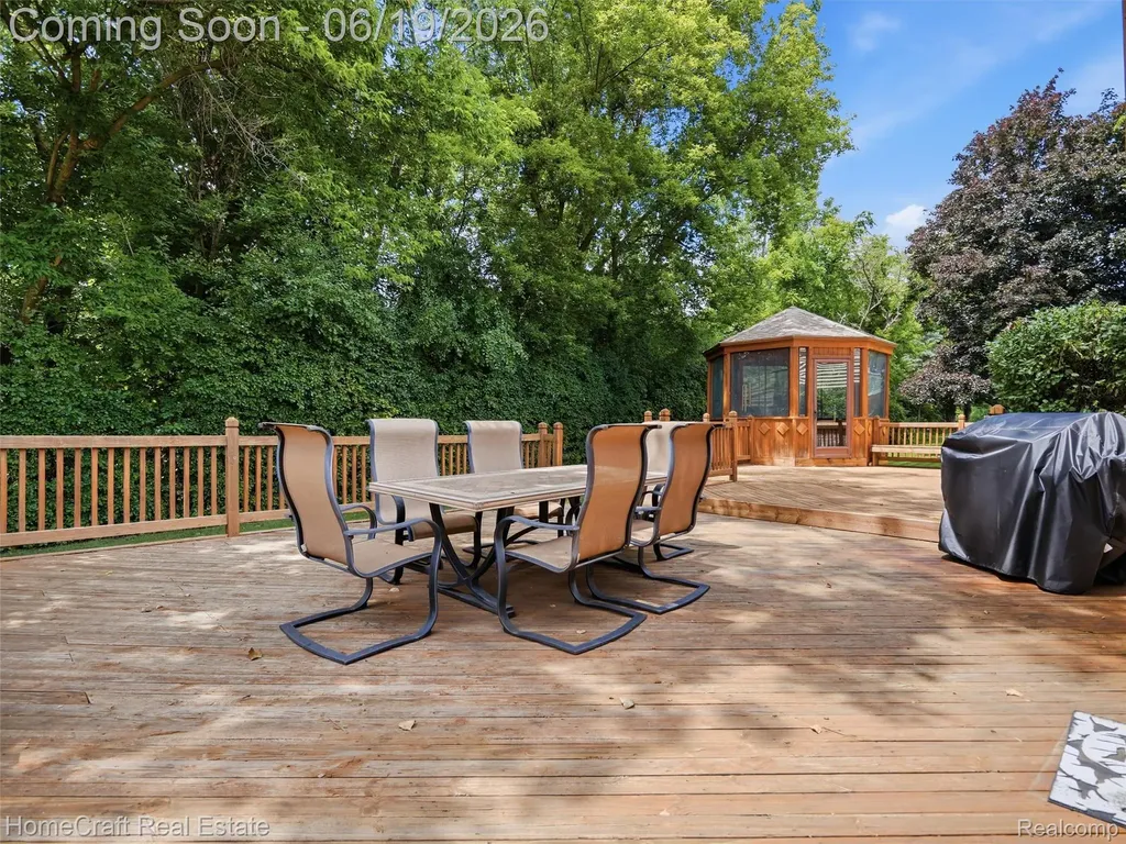 8829 Woodberry Road Plymouth Charter Township MI 48170