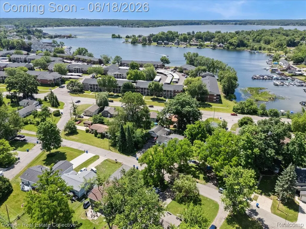 3840 Cass Elizabeth Road Waterford Charter Township MI 48328