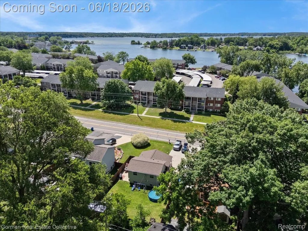 3840 Cass Elizabeth Road Waterford Charter Township MI 48328