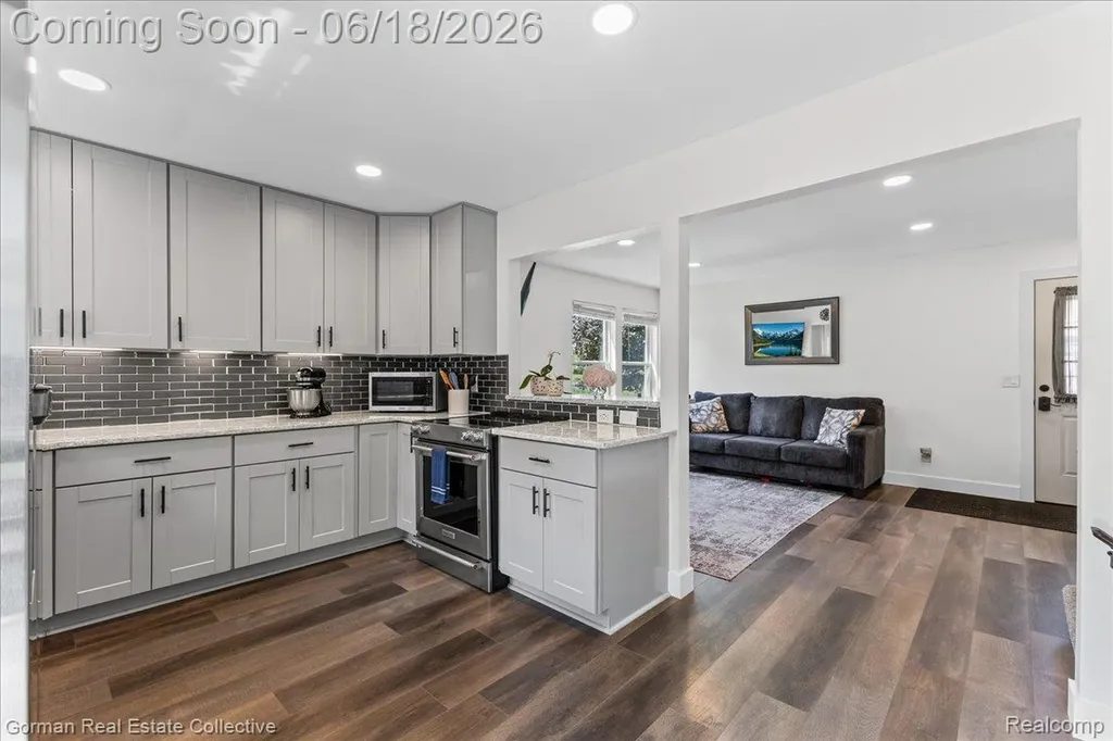 3840 Cass Elizabeth Road Waterford Charter Township MI 48328