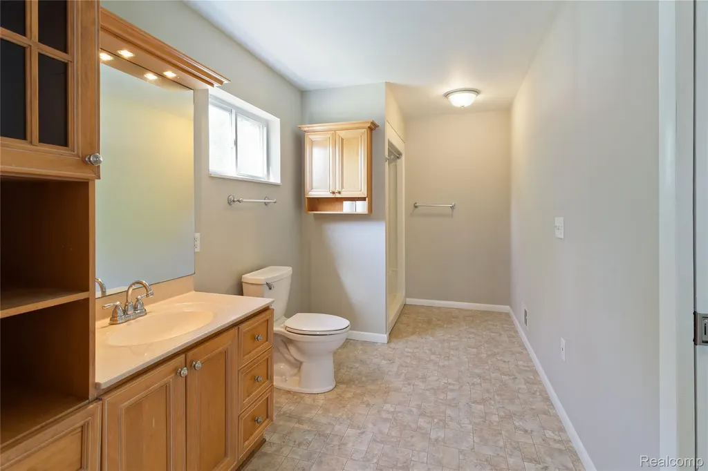 113 W Polly Street Perry City MI 48872