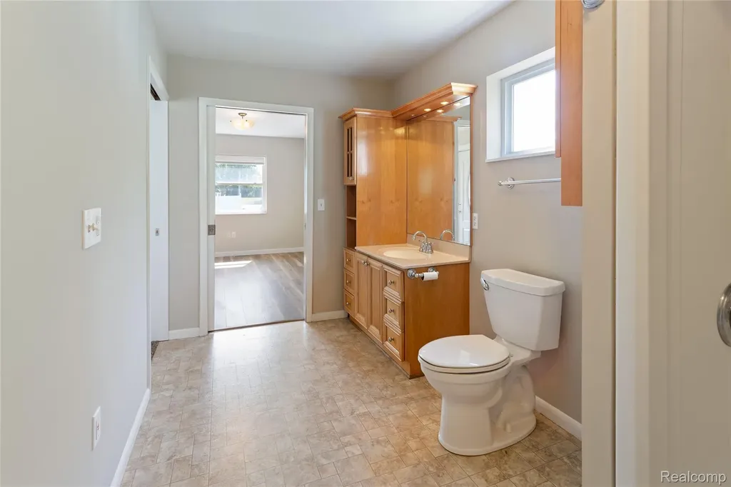 113 W Polly Street Perry City MI 48872