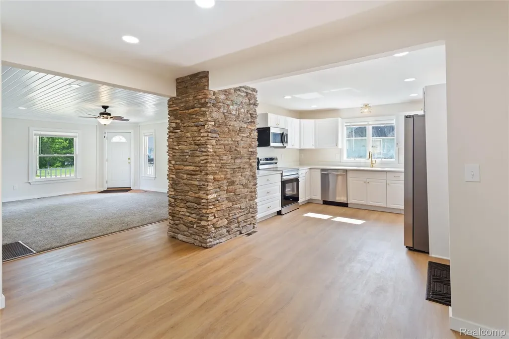 113 W Polly Street Perry City MI 48872
