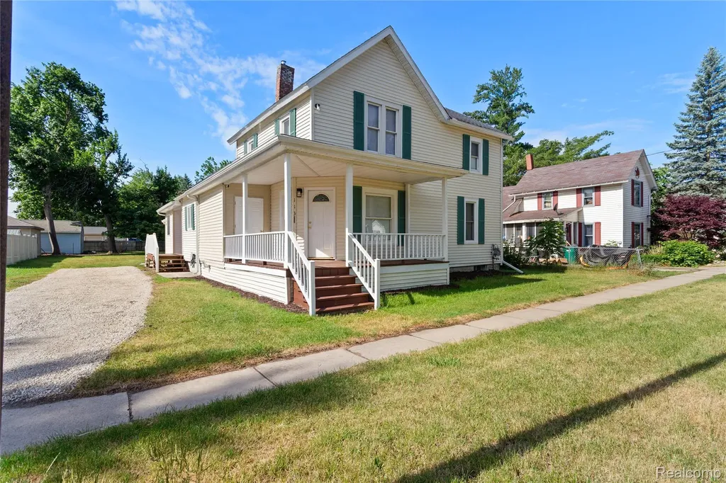 113 W Polly Street Perry City MI 48872